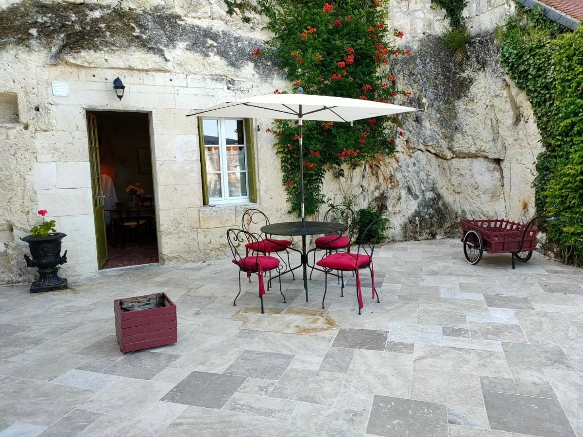 Aux Trois Tilleuls Bed and Breakfast Loches Rum bild