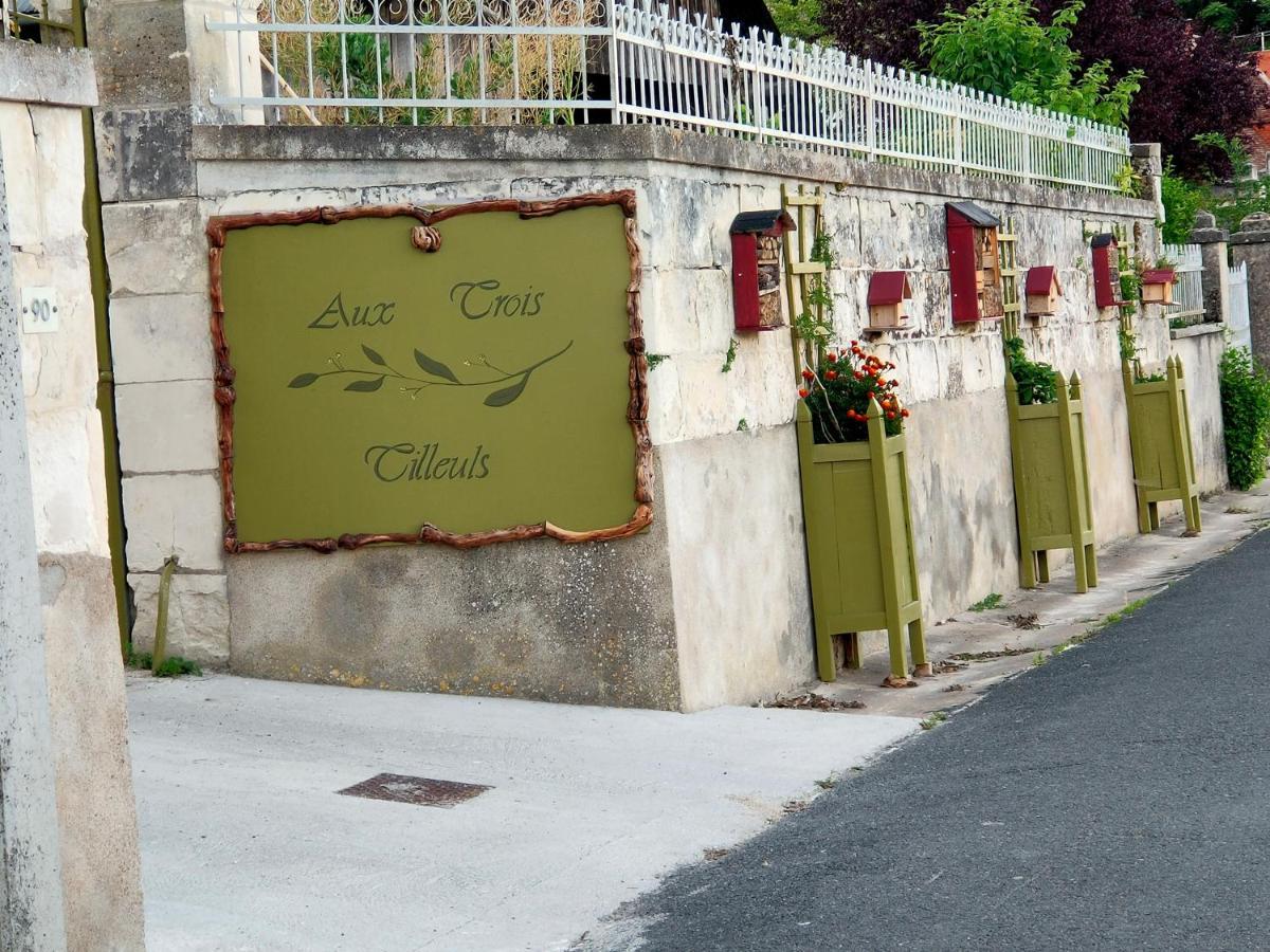 Aux Trois Tilleuls Bed and Breakfast Loches Exteriör bild