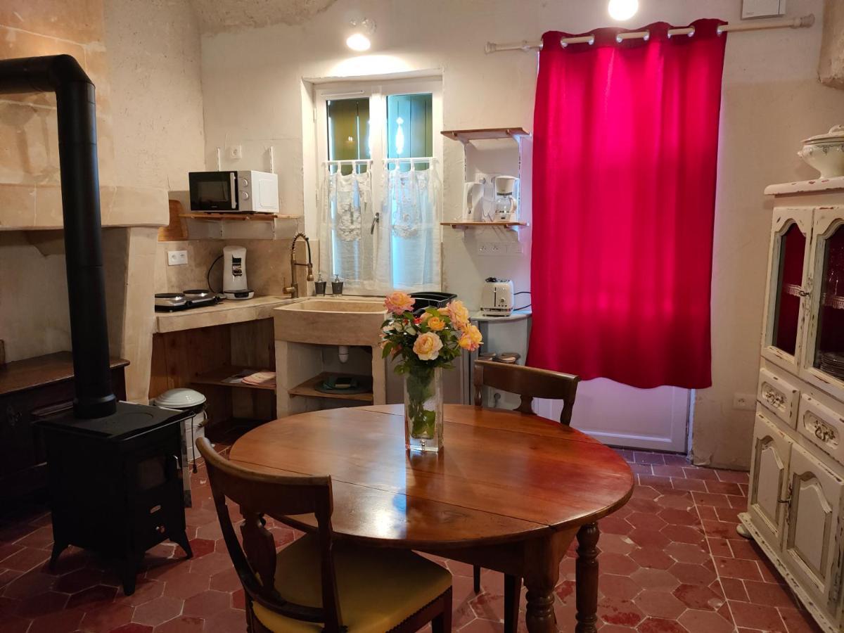 Aux Trois Tilleuls Bed and Breakfast Loches Exteriör bild